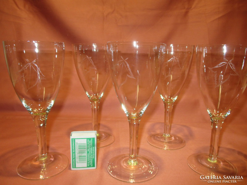 5 pcs bottles of champagne with leaf pattern