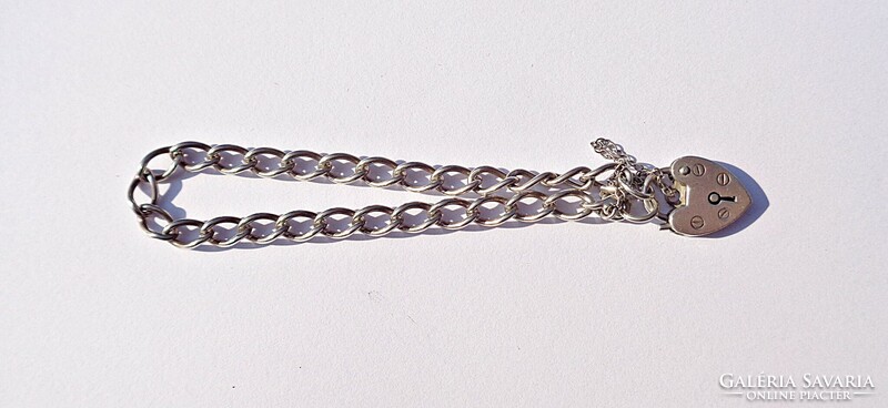 English silver bracelet with a heart-shaped clasp