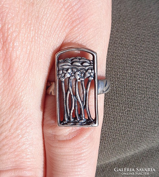 Art Nouveau floral silver ring