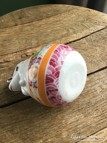 Modern porcelain bushing