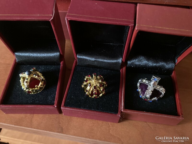 Miniature royal crowns
