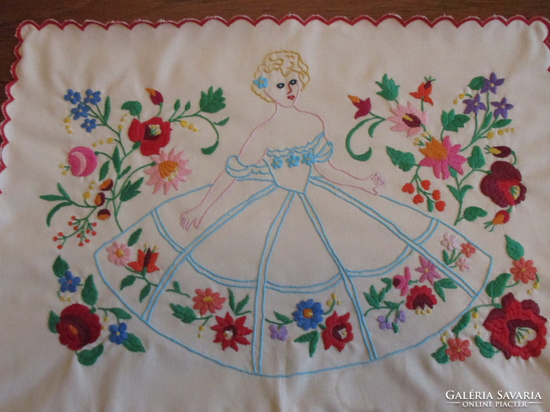 Wonderful embroidered cushion cover with princess