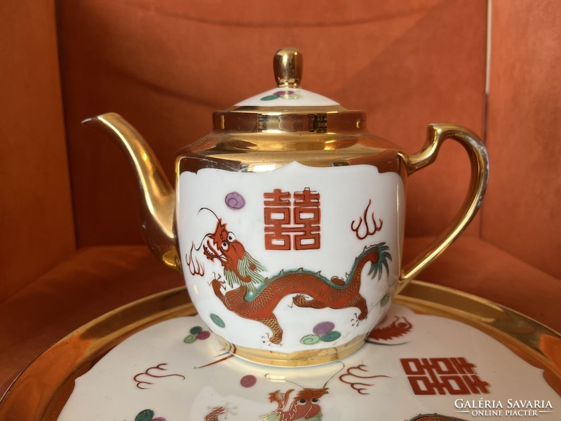 Kínai, sárkány-és főnixmadaras, dúsan aranyozott kávés/ teáskészlet porcelán tálcán.