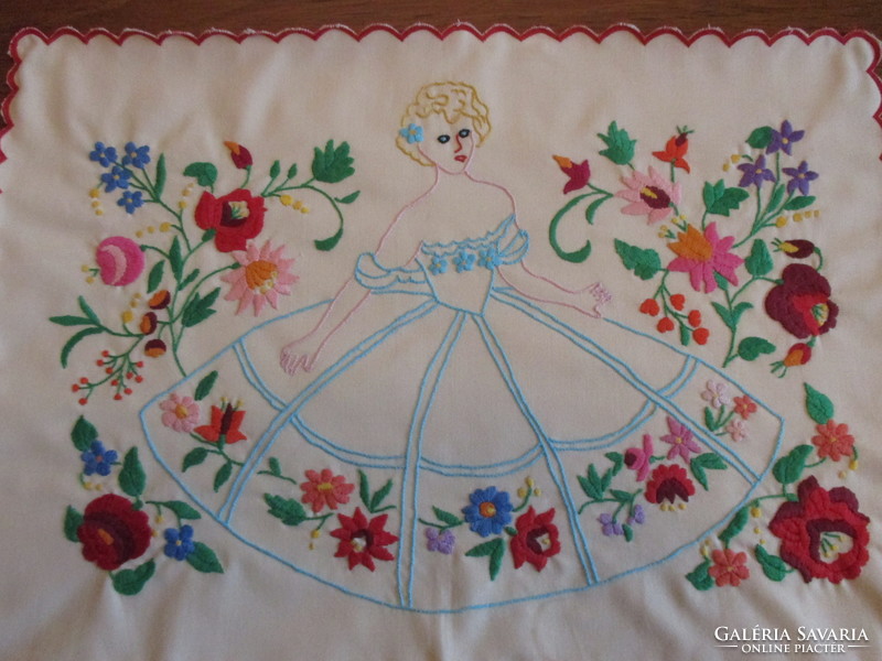 Wonderful embroidered cushion cover with princess