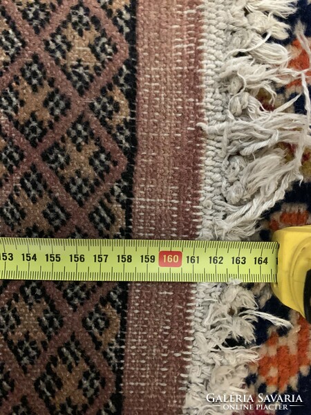 Kicsi,  viseltes pakisztáni szőnyeg