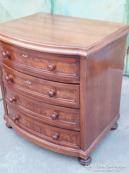 Small chest of drawers!