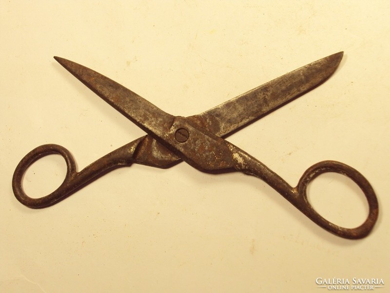 Old antique iron scissors - total length: 15.6 cm