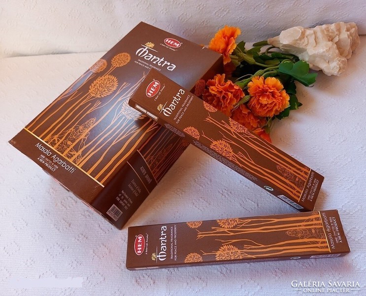 PRÉMIUM MINŐSÉGŰ MANTRA MASALA FÜSTÖLŐ LAPOS DOBOZBAN, 15g - HEM