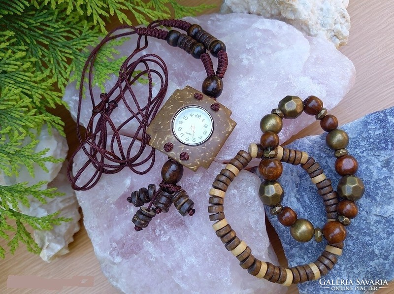 Very flashy new set - quartz necklace with battery and matching bracelets