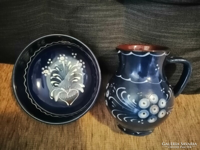 Glazed ceramic jug with plate