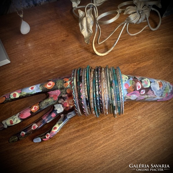 24 retro bracelets, a set of 24 hippie bracelets from the 70s, diameter 6 cm,