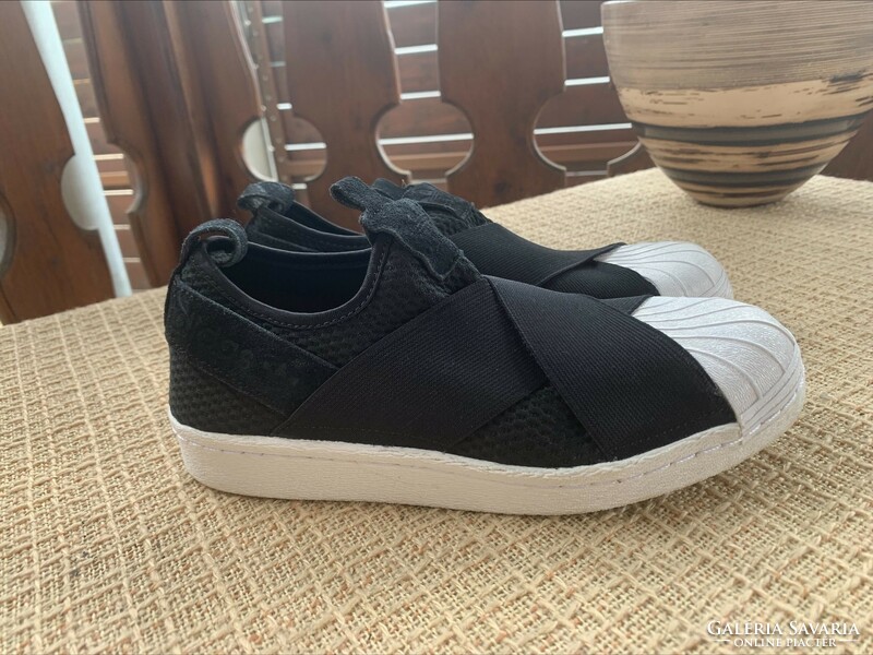 Adidas Superstar slip on, kényelmes tornacipő, megkímélt, párszor használt szép állapot