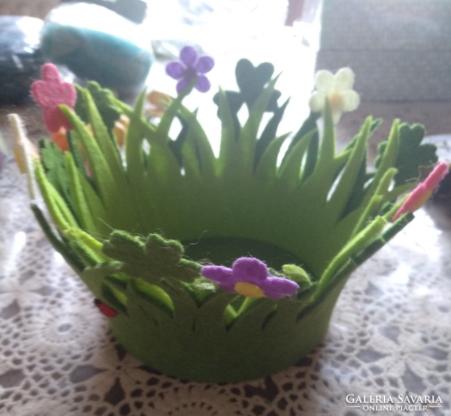 Filc virágos kosárka, húsvéti dekoráció, ajánljon!