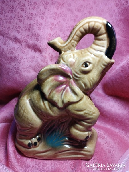 Szerencsehozó porcelán elefánt, nipp
