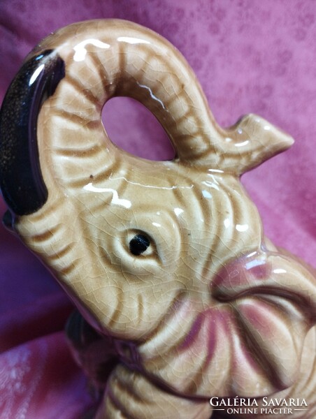 Szerencsehozó porcelán elefánt, nipp