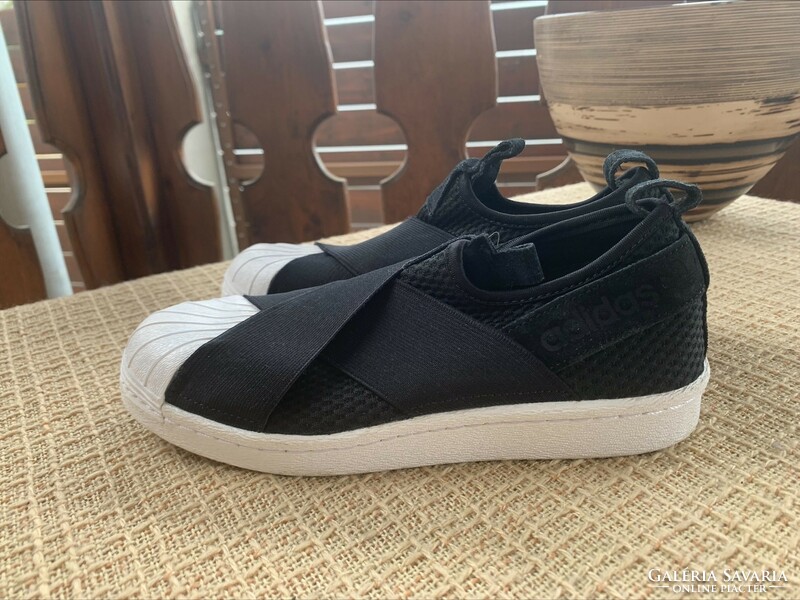 Adidas Superstar slip on, kényelmes tornacipő, megkímélt, párszor használt szép állapot