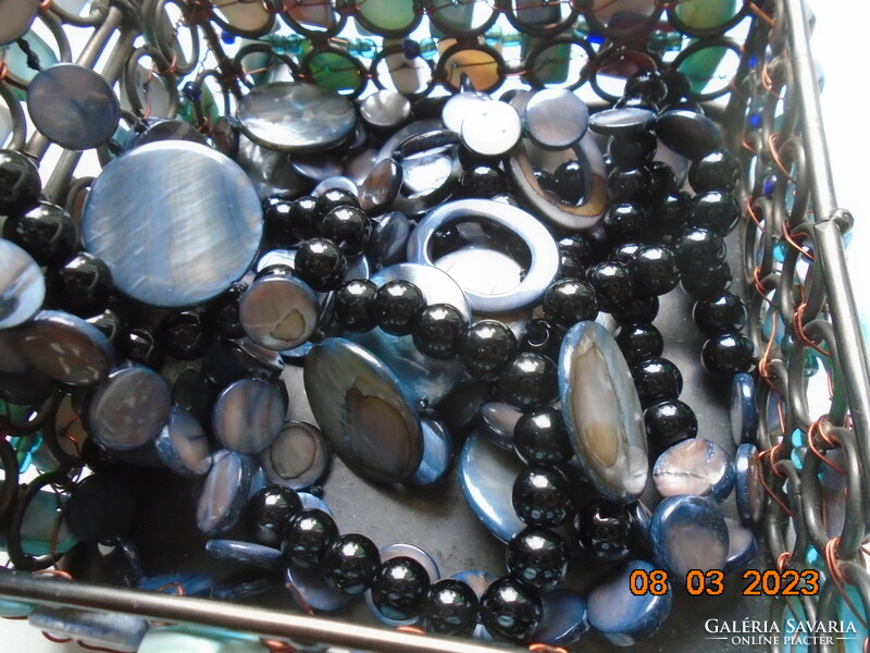 Látványos Abalone 27 db nagy és 110 db kisebb csiszolt gyöngyből 3 soros hosszú nyaklánc 94x3 cm