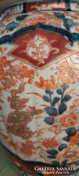 A particularly beautiful collector's item marked on the bottom of a 36 cm high Japanese vase that is more than 100 years old