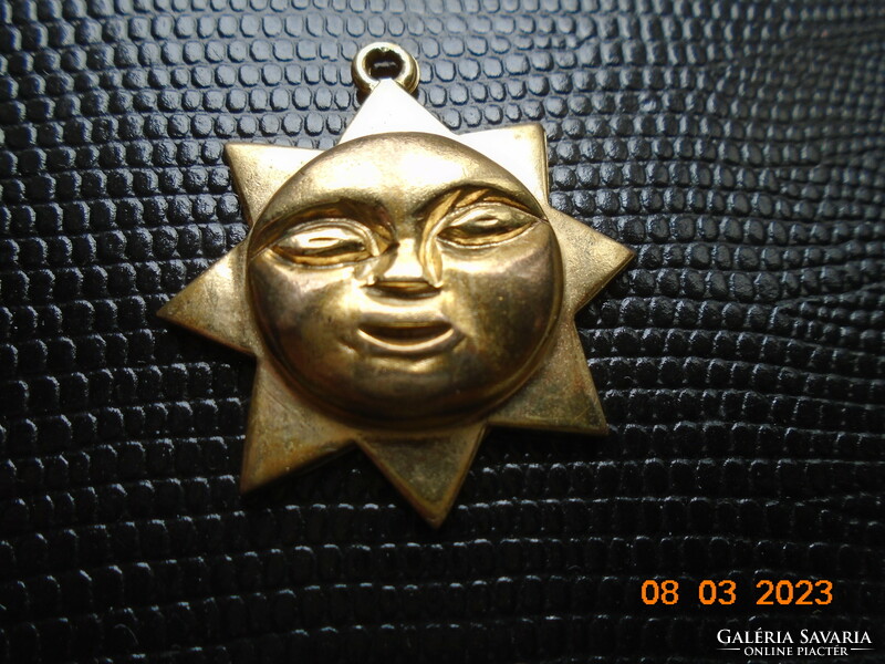 Plastic gold-plated marked sunbeam pendant