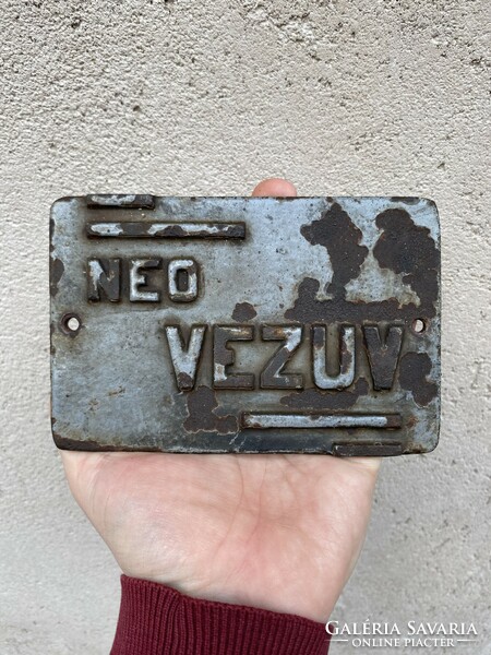 Neo Vesuvius - industrial cast iron machine table