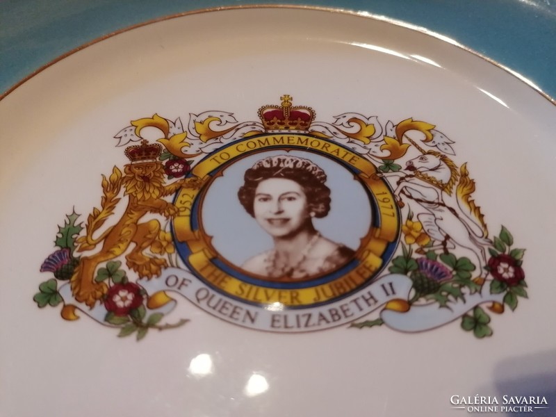 1977-es,  Erzsébet királyné megkoronázásának ezüst jubileumára kiadott dísztányér