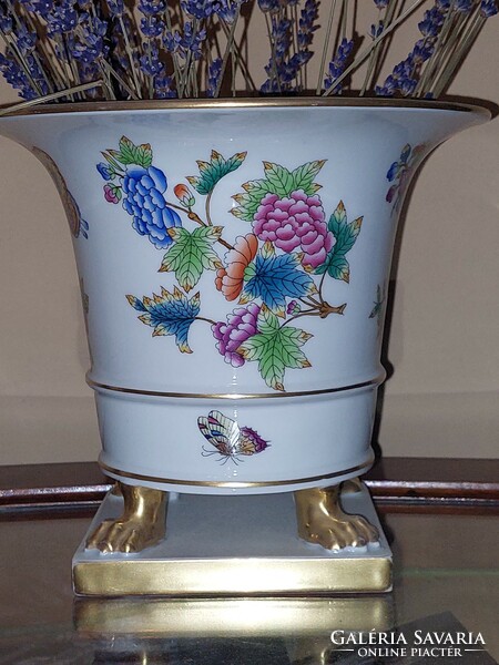 Herend nail vase or caspo from 1943 with Victorian pattern