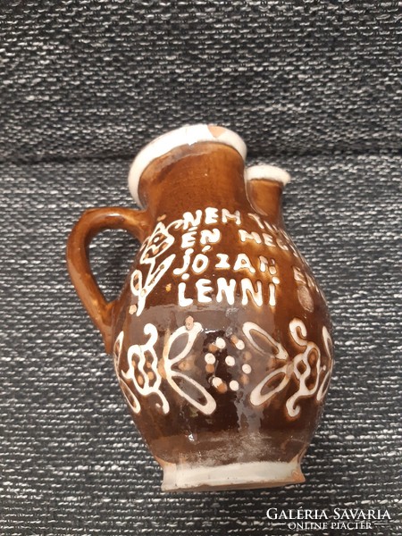 Glazed earthenware jug, saffron gauze, babóca