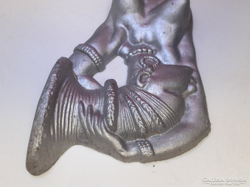 Retro mid century afrikai fém falidísz néger szerecsen nő akt 31,5 cm art deco jellegű fém fali kép