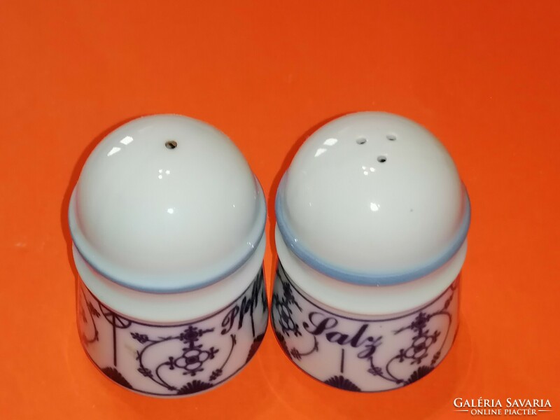 Old porcelain salt shaker and pepper shaker with onion flower pattern, larger size