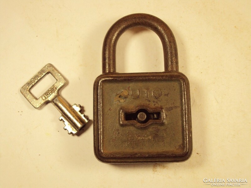 Retro old tuto lock with key - works perfectly