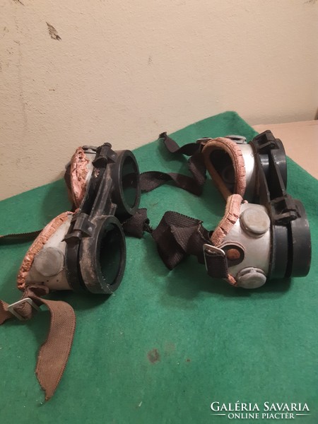 2 old welding glasses