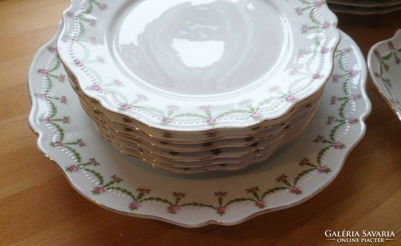 Secession dinner set for 6 persons with rose garland - art&decoration