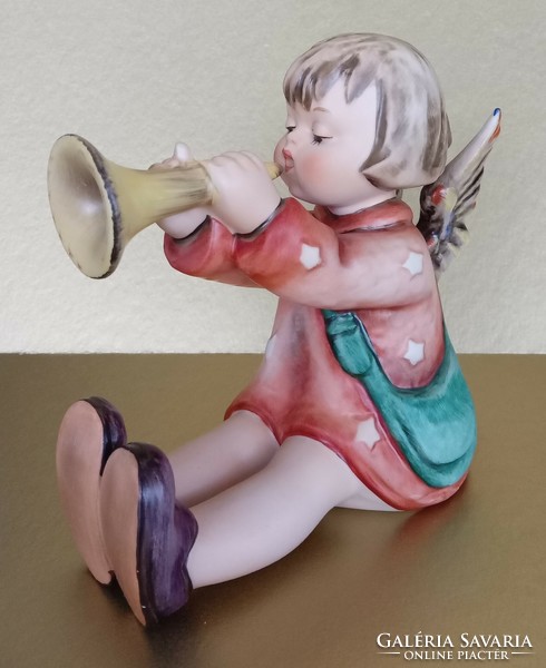 Hummel angyalka trombitával (11,5 cm) --- NAGYMÉRETŰ