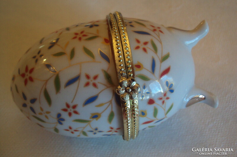 Fabergé-style, 3-legged, flower-patterned, porcelain egg with metal buckle opening.
