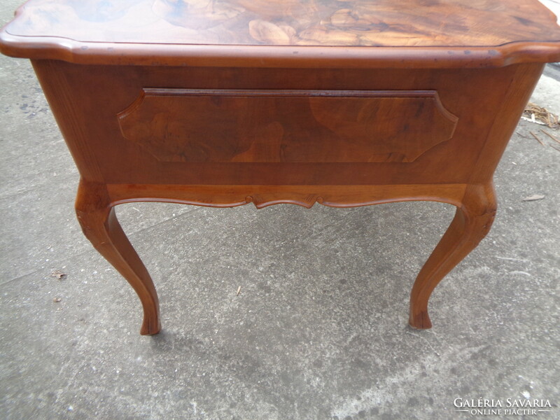 Desk with special marquetry inlay