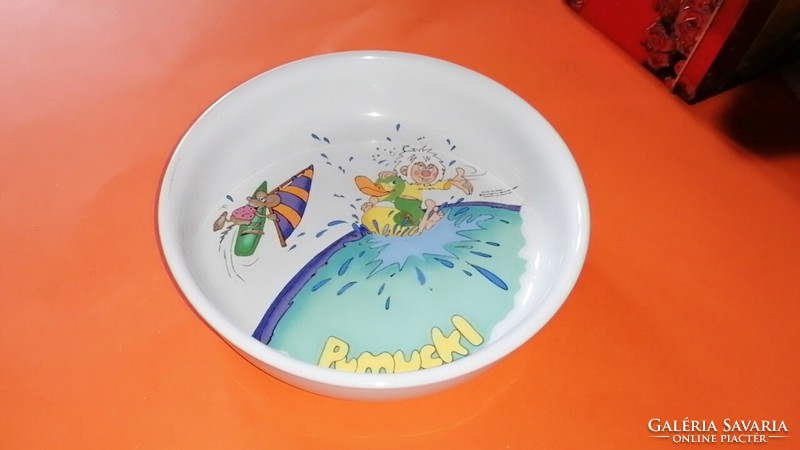 A rare pumukli-patterned story plate