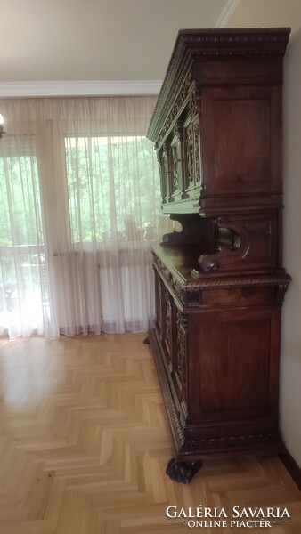 Neo-Renaissance sideboard with lion feet (castle furniture)