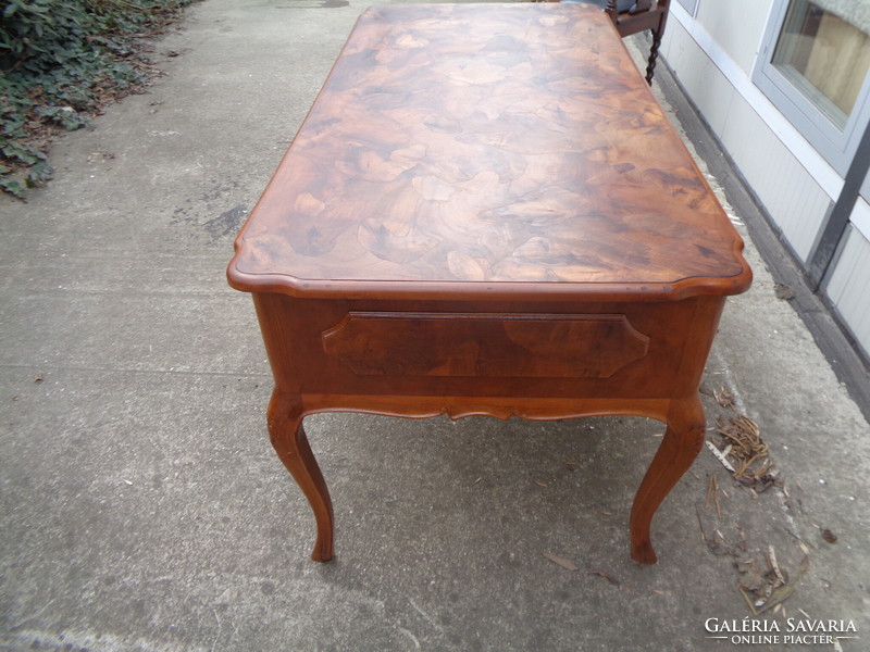 Desk with special marquetry inlay