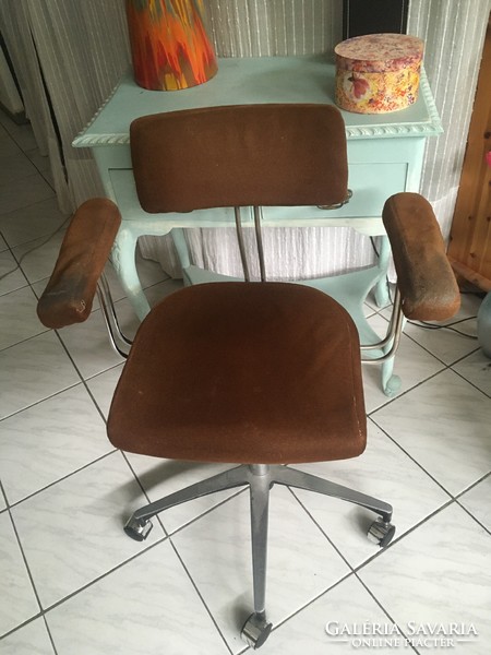 Retro industrial swivel chair