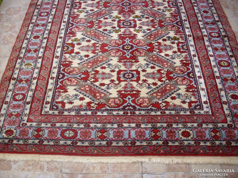 Handmade Persian rug 131x194cm