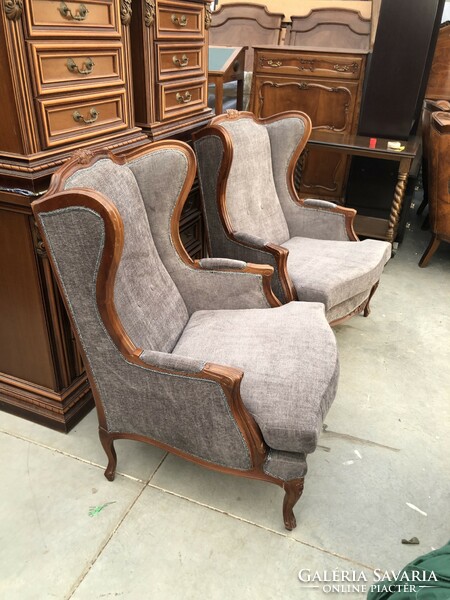 Arched armchair