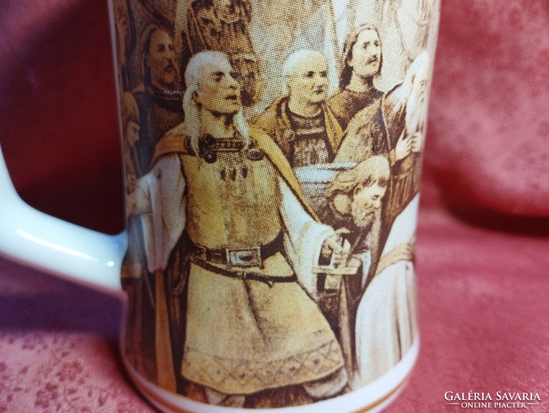 Budapest commemorative cup with images of the conquest