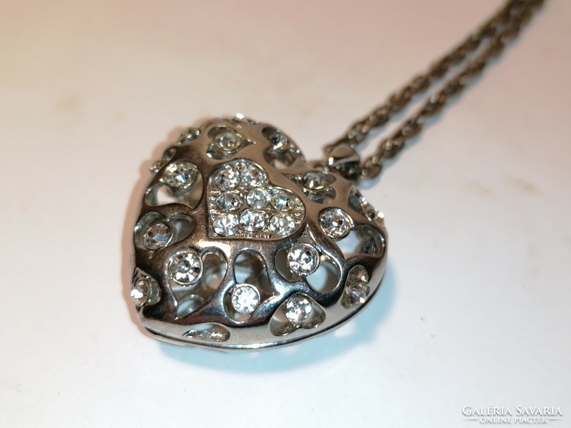 Heart pendant (977)