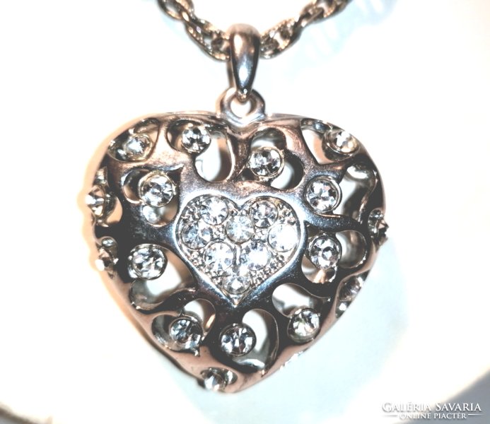 Heart pendant (977)