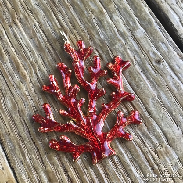 Gold-plated silver coral pendant decorated with fire enamel