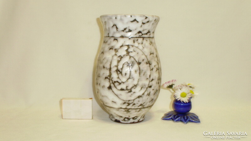 Retro ceramic vase - 19 cm - industry. District /?/
