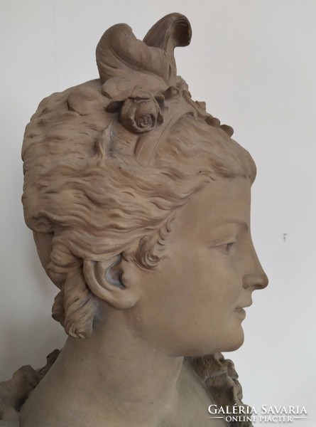 Terrakotta női büszt szobor
