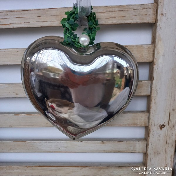 Ezüst színű felakasztható dekorációs szív