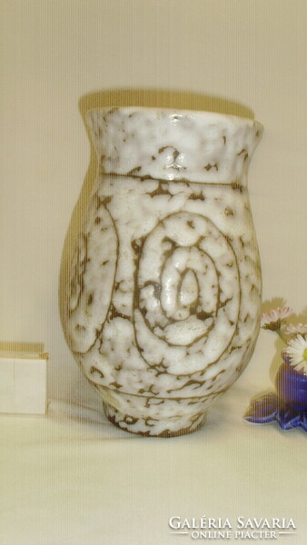 Retro ceramic vase - 19 cm - industry. District /?/