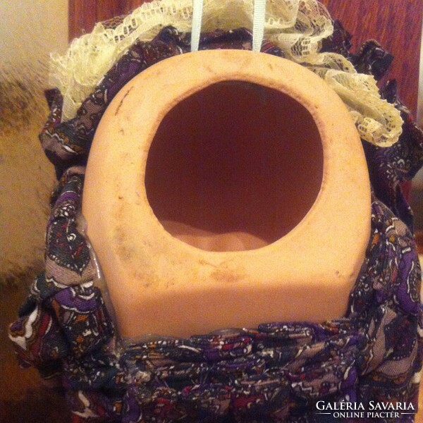 Iparművészeti harlekin kerámia babafej batikkal
